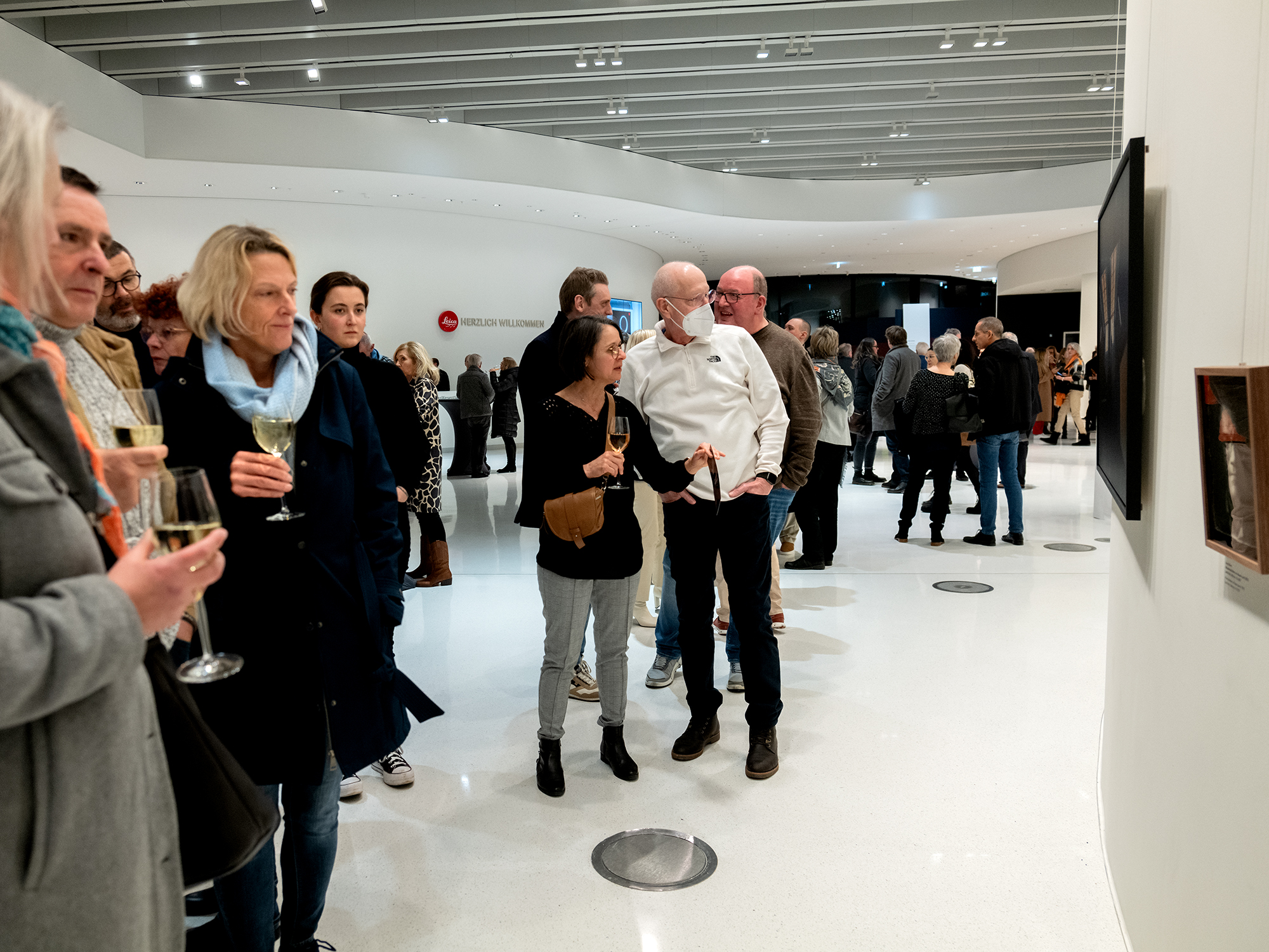 Götz Schleser Leica Ausstellung Wetzlar Publikum 