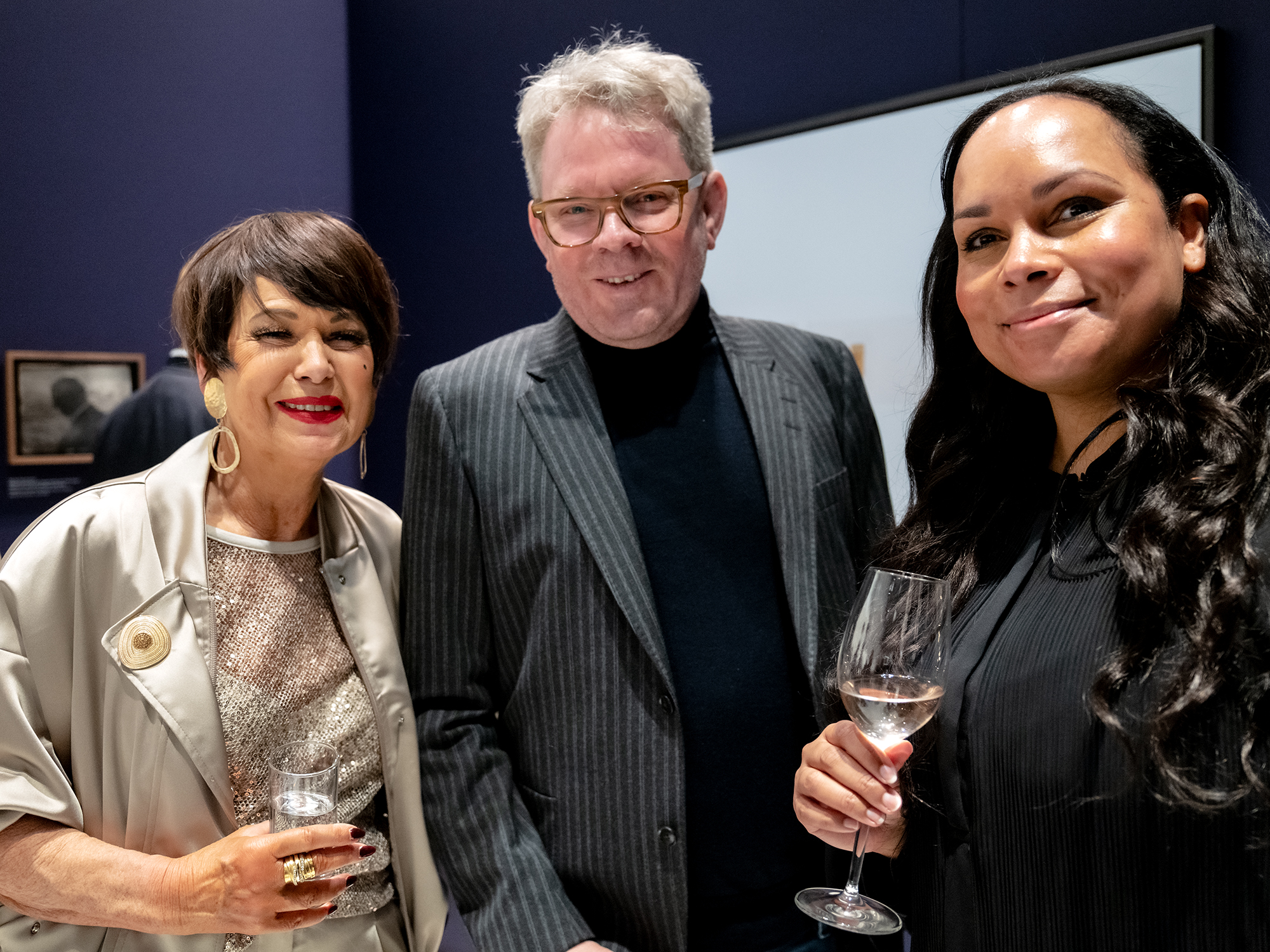 Götz Schleser Mitte Leica Ausstellung Wetzlar Publikum 