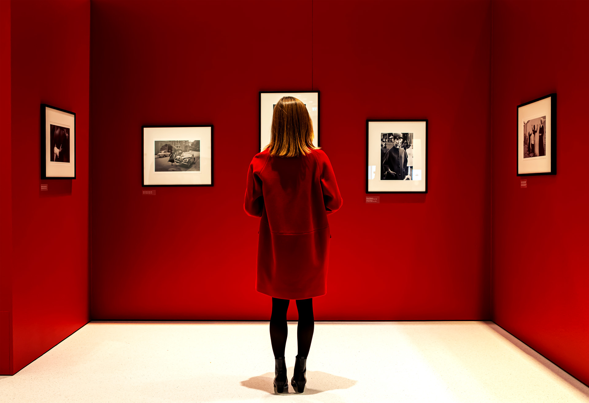 LEICA Lady In Red