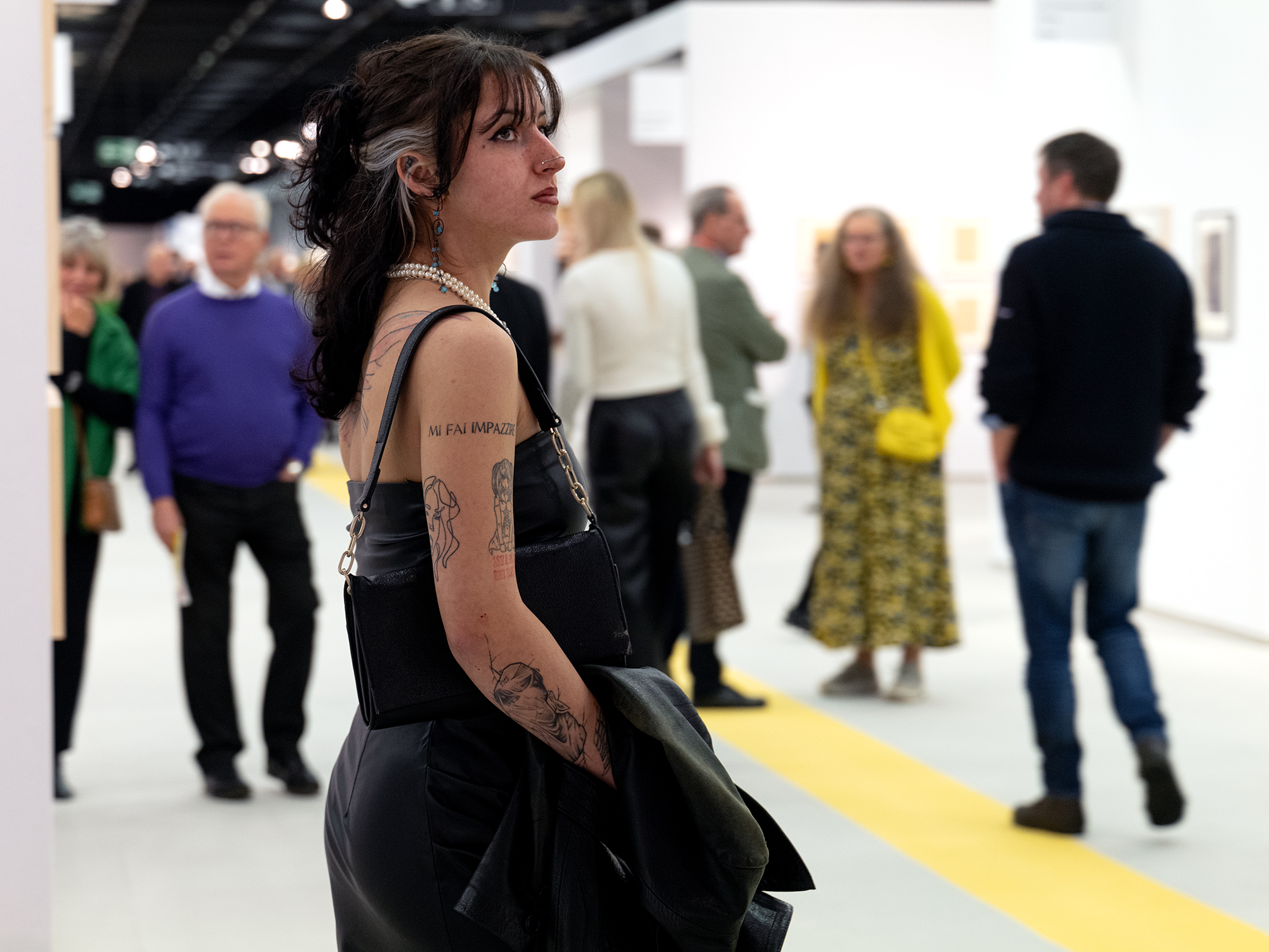 Messe Besucherin ArtCologne 19 1060627