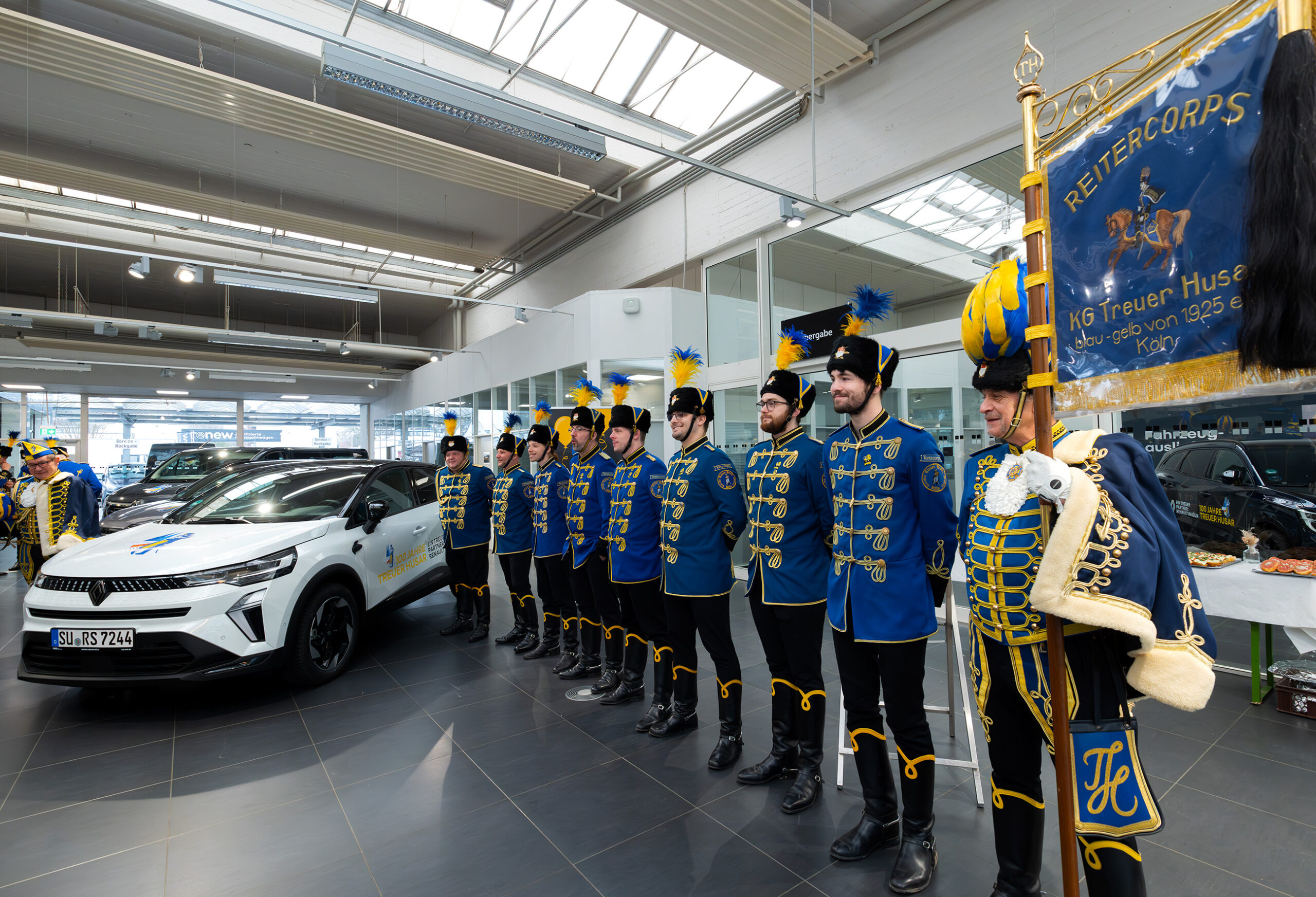Renault Retail Group Köln TREUER HUSAR (7 Von 49)